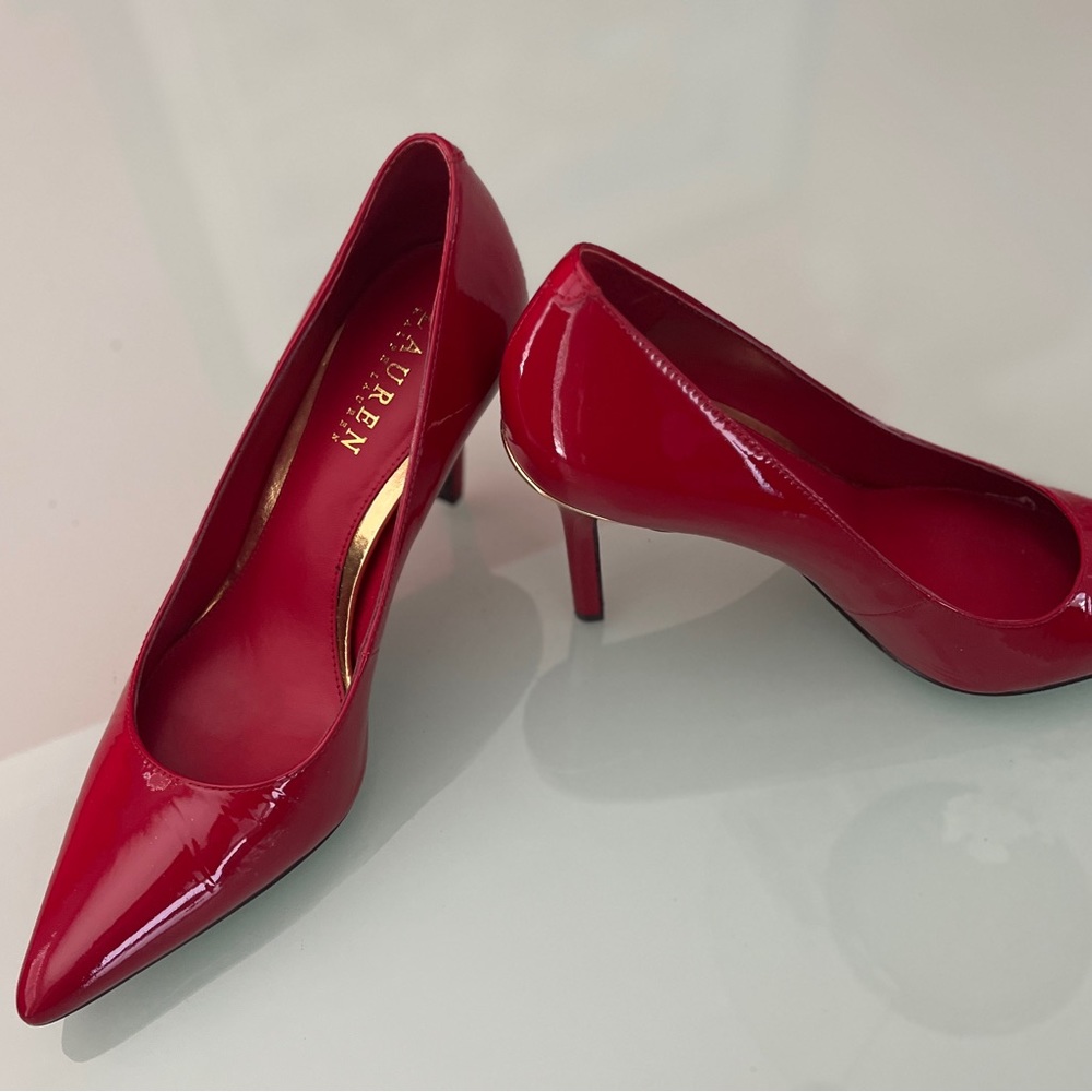 LAUREN BY RALPH LAUREN RED PATENT PUMPS 8M
